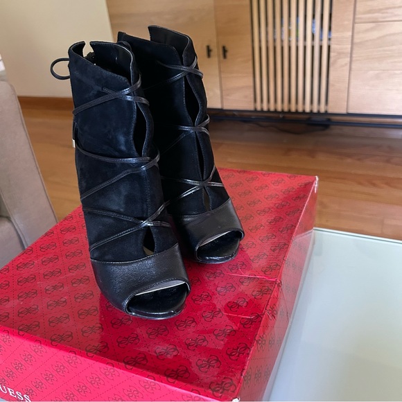 Open toes Guess Ankle Boots 5 1/2 M. - Picture 4 of 5